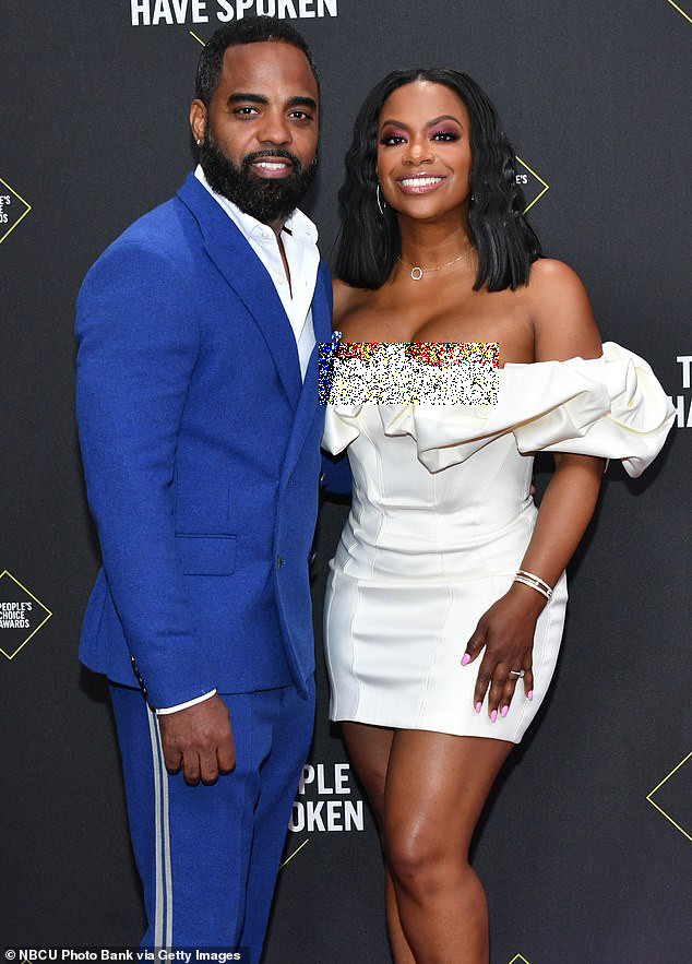 Sao nữ mặc hở ngực bạo khiến người nhìn phải đỏ mặt ảnh 4