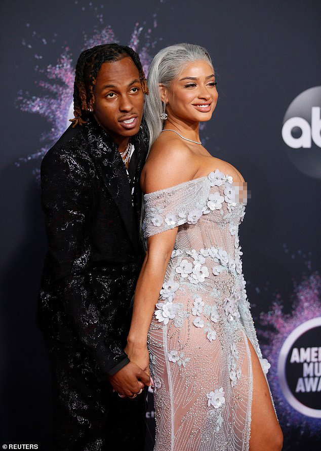 Cặp đôi hành động gợi dục phản cảm ở American Music Awards 2019 ảnh 6