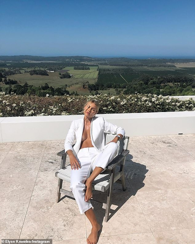 Mỹ nhân áo tắm 9x tung ảnh ngực trần, thả dáng buông lơi cực gợi cảm ảnh 1