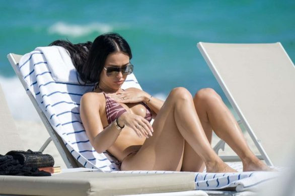 Bà xã cầu thủ Johnny Manziel phô dáng 'bốc lửa' với bikini không thể bé hơn ảnh 2