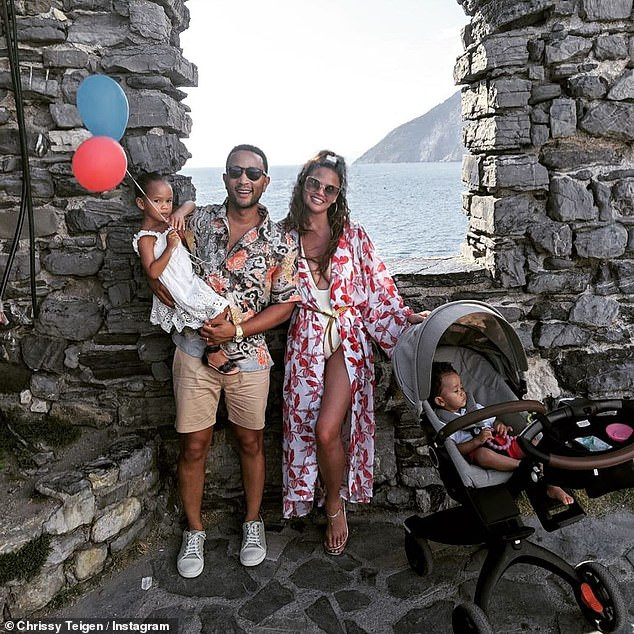 Vóc dáng 'rực lửa' của vợ 'Người đàn ông quyến rũ nhất năm 2019' ảnh 2