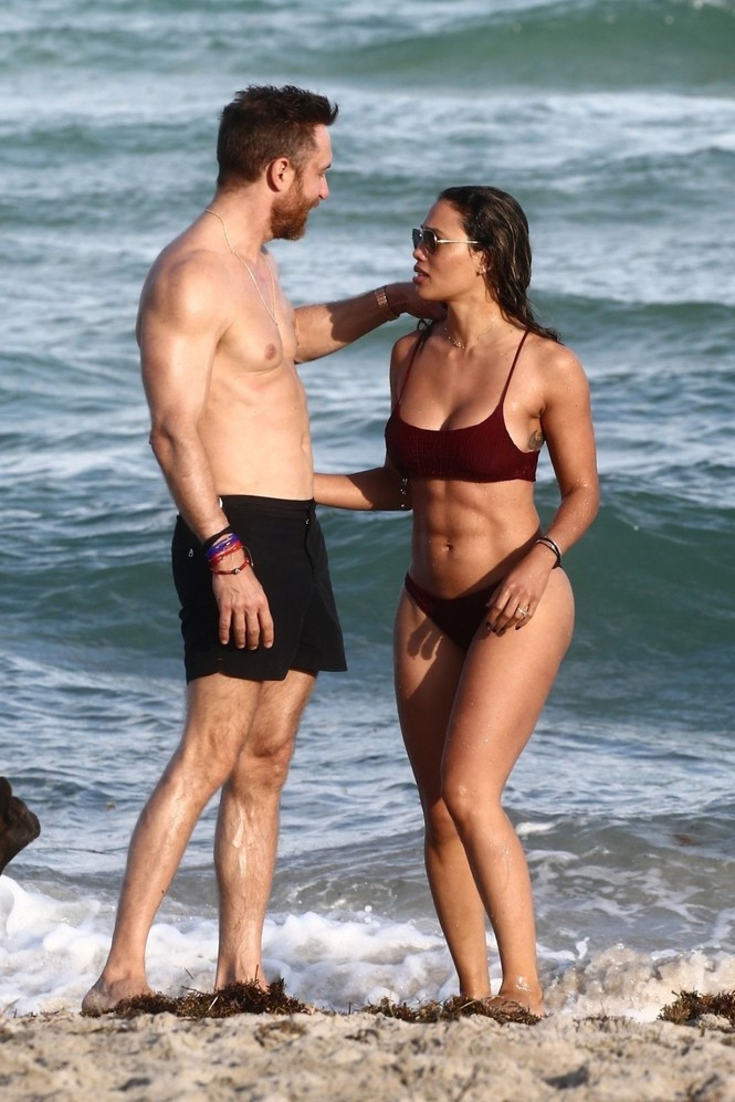 Mỹ nhân Cuba nóng bỏng tình tứ bên bạn trai hơn 25 tuổi trên biển ảnh 9