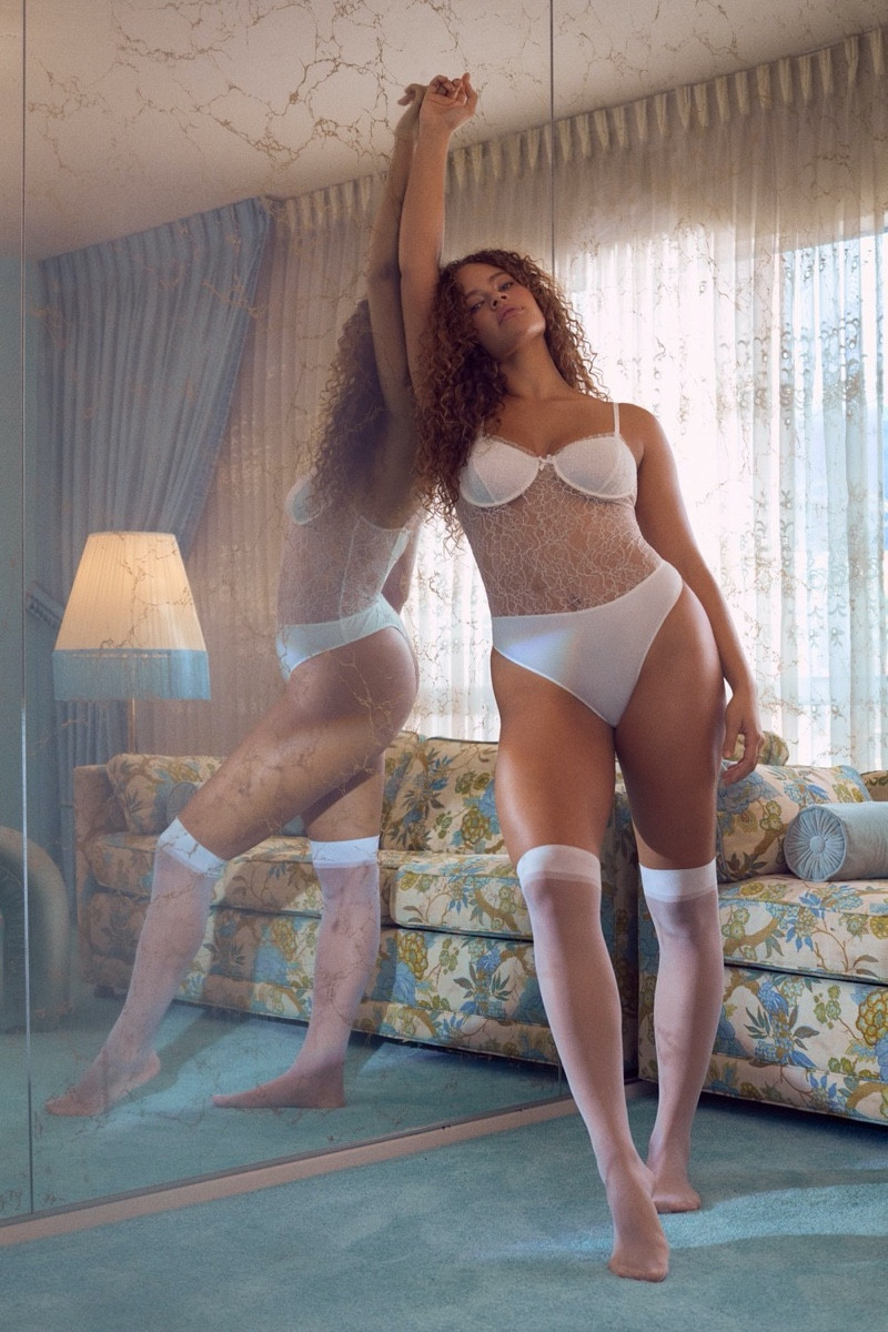 Loạt chân dài phô dáng siêu quyến rũ với nội y, đẹp 'khó cưỡng' ảnh 19
