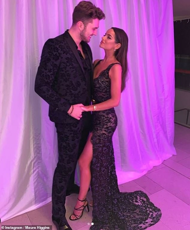 Sao truyền hình 9x gợi cảm với váy xẻ sâu khoe ngực đầy 'bỏng mắt' ảnh 6