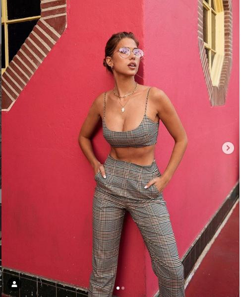 Kara Del Toro liên tục tung ảnh khoe ngực đầy 'bỏng mắt' ảnh 2