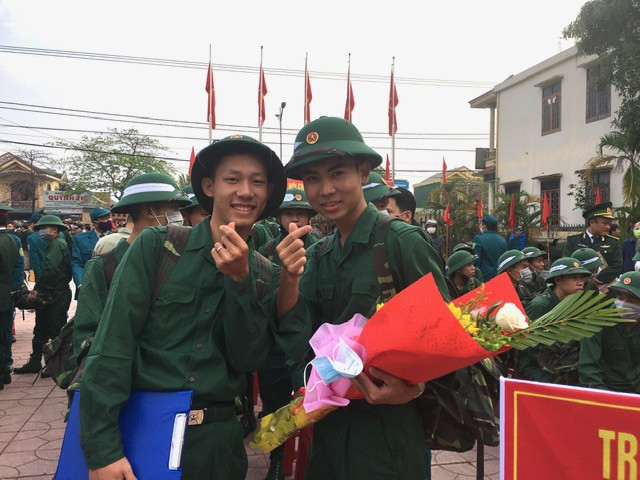 Hơn 1000 thanh niên Quảng Trị nô nức lên đường tòng quân ảnh 1