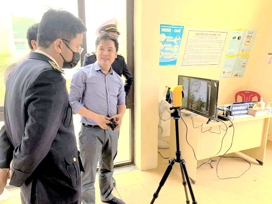 Trang bị thêm máy đo thân nhiệt từ xa phòng, chống dịch nCoV tại các cửa khẩu ảnh 1