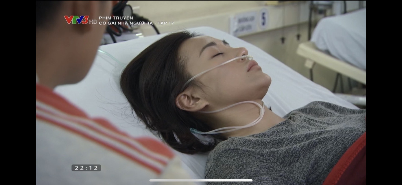 Cô gái nhà người ta tập 17: Uyên (Phương Oanh) bị em gái sỉ nhục, suýt chết cháy ảnh 8