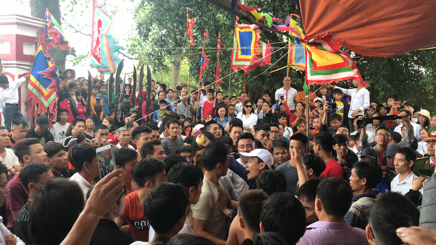 Mục kích phun thuốc khử trùng các trường học Hà Nội ảnh 9