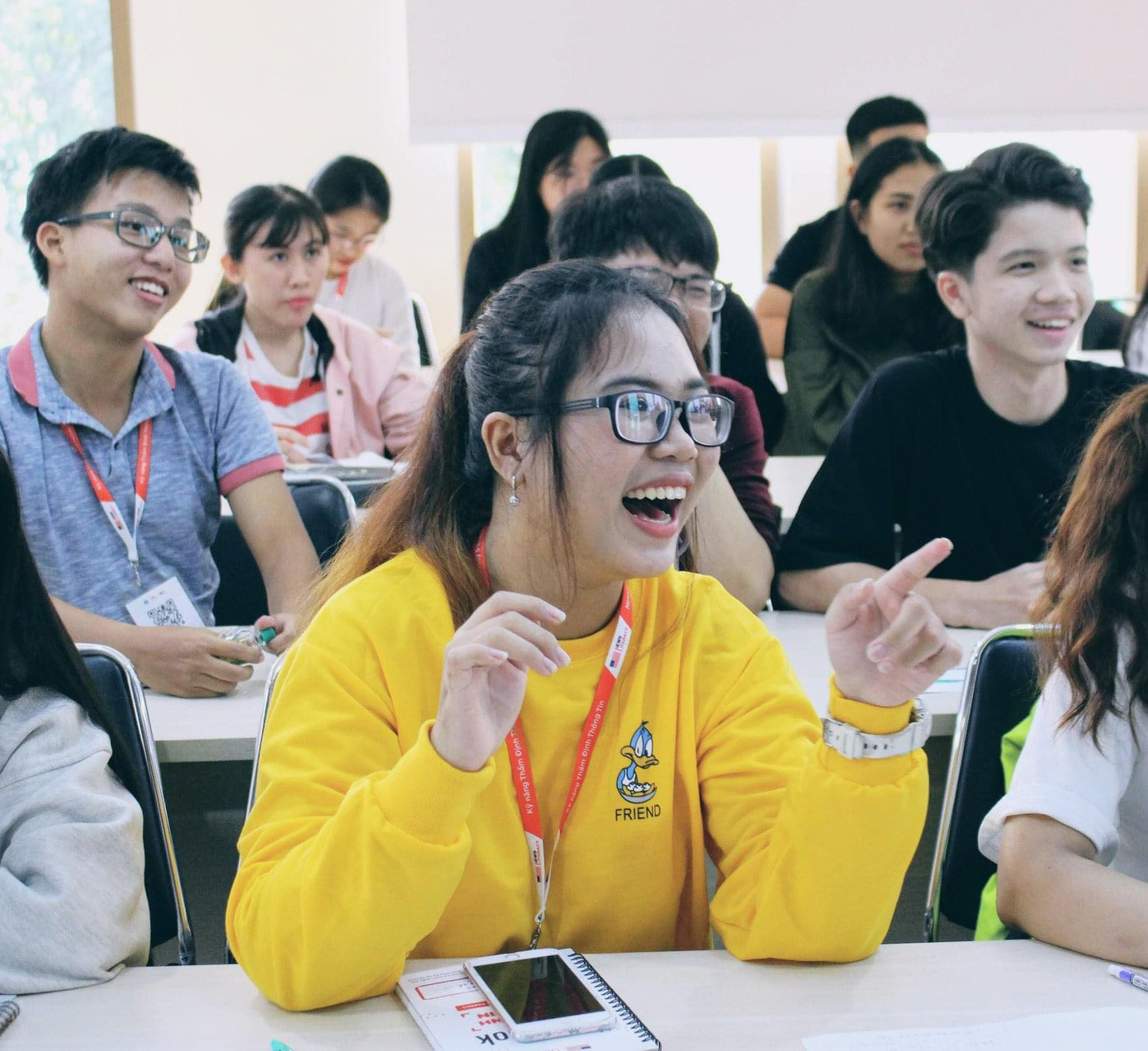 Bạn trẻ học tiêu dùng tin tức thông minh ảnh 1