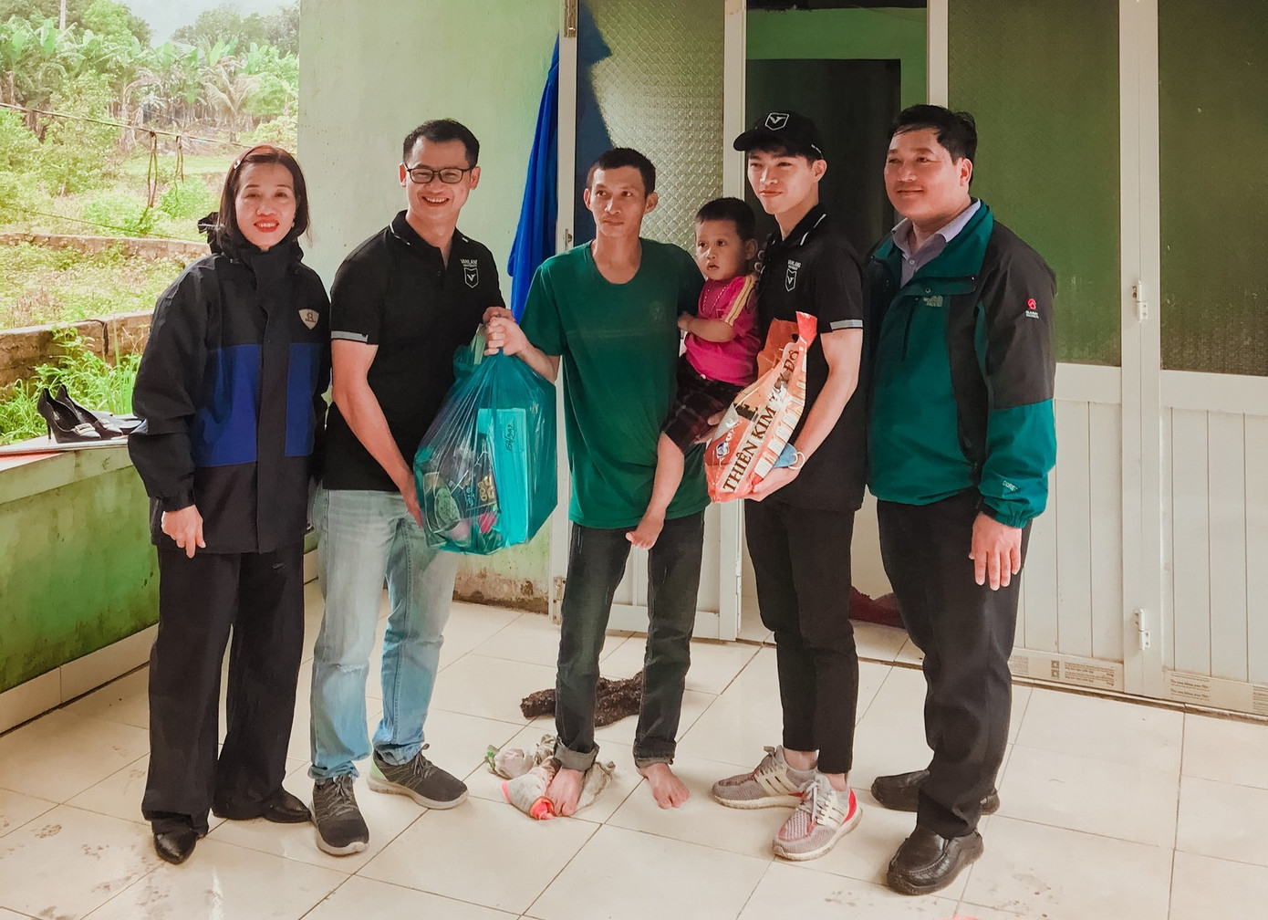 Trường ĐH Văn Lang sẽ xây sửa trường học bị hư hỏng vì bão lũ tại huyện Nam Giang ảnh 1