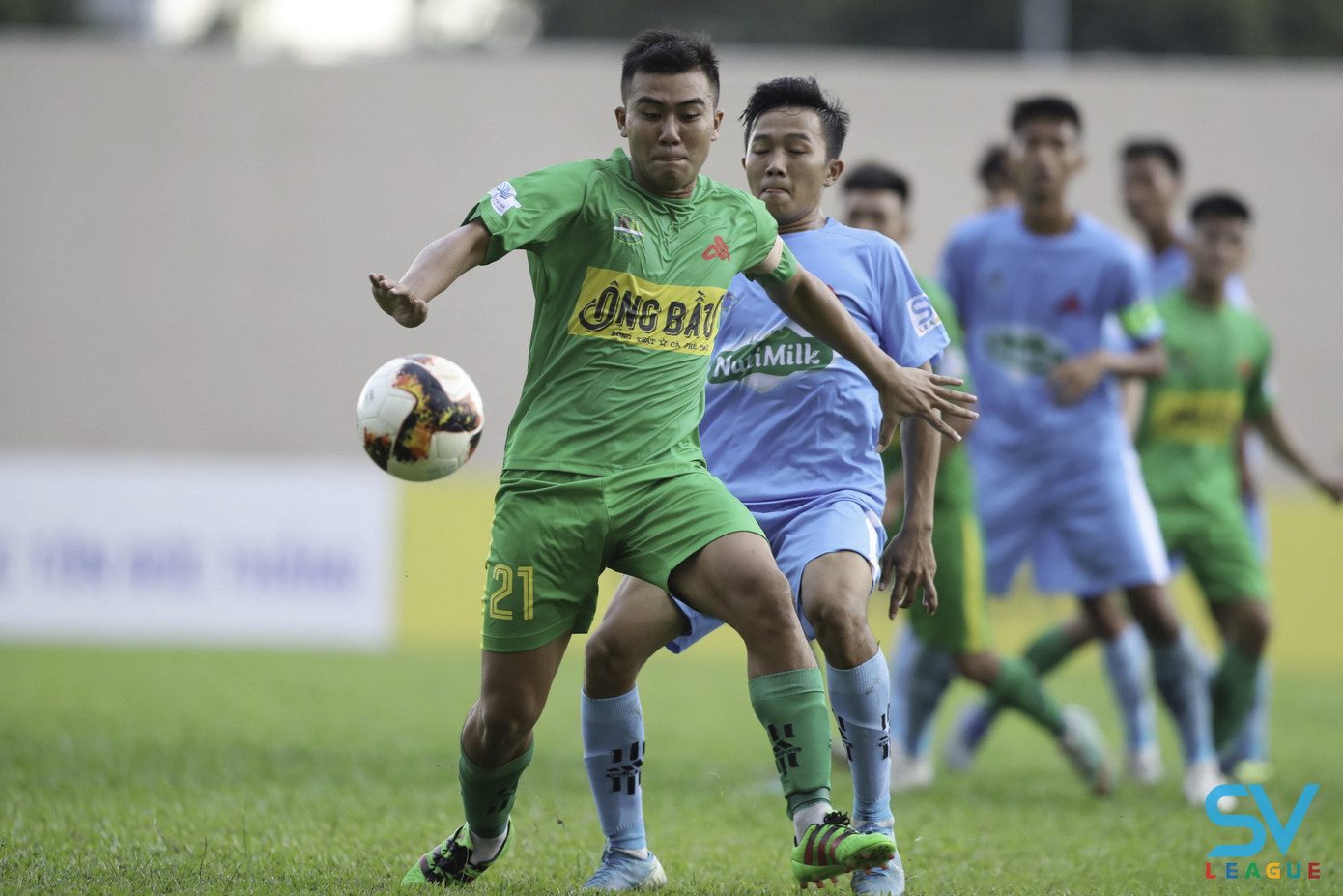 Thưởng to, đưa xe chở cổ động viên đến sân SV-League 2020 ảnh 1