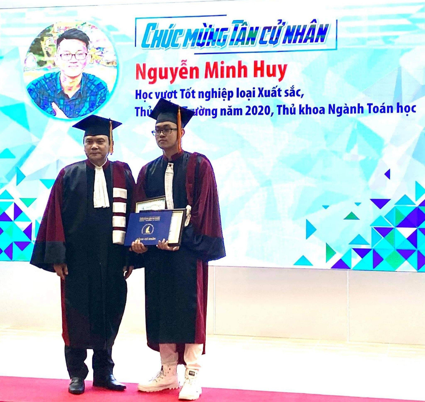 Thủ khoa “hai đầu” ở trường ĐH KHTN (ĐHQG TP. HCM) và bài tâm sự cảm động ngày tốt nghiệp ảnh 1