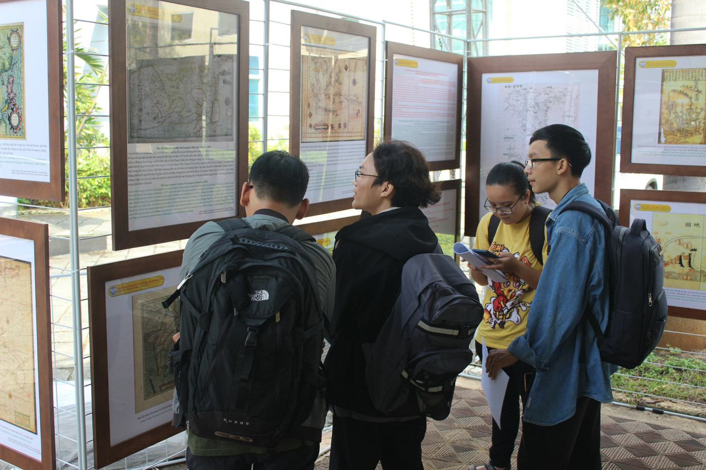Sinh viên Đà Nẵng xúc động xem tư liệu về quần đảo Hoàng Sa, Trường Sa ảnh 2
