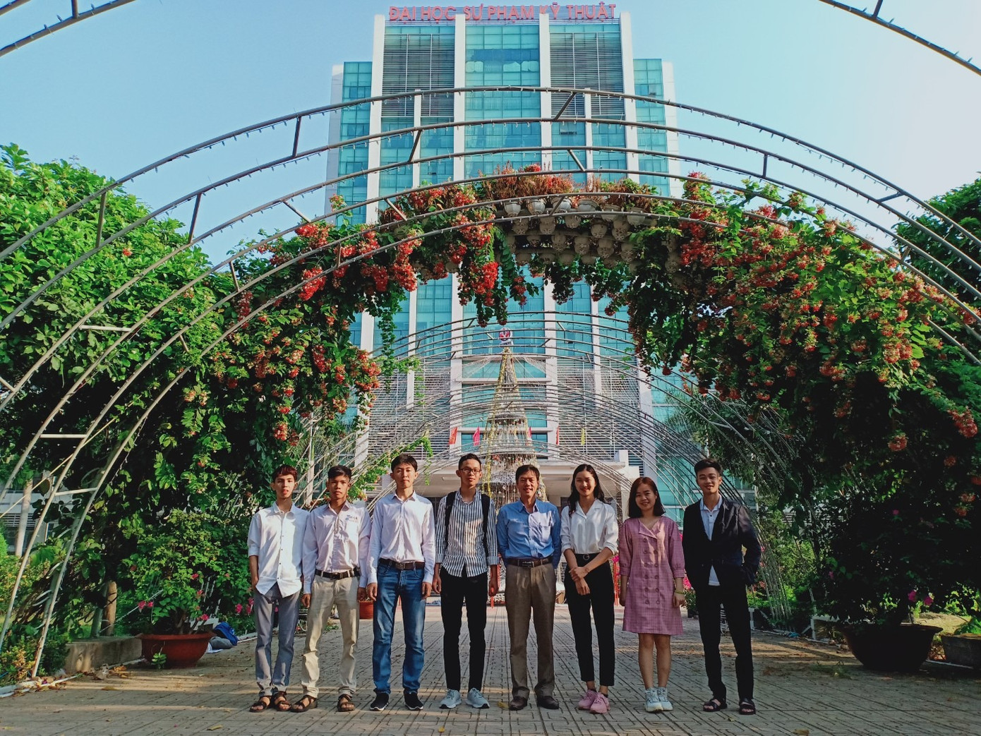 Những sinh viên biến rác thải thành gạch và chiến thắng "Startup Wheel 2020" ảnh 2