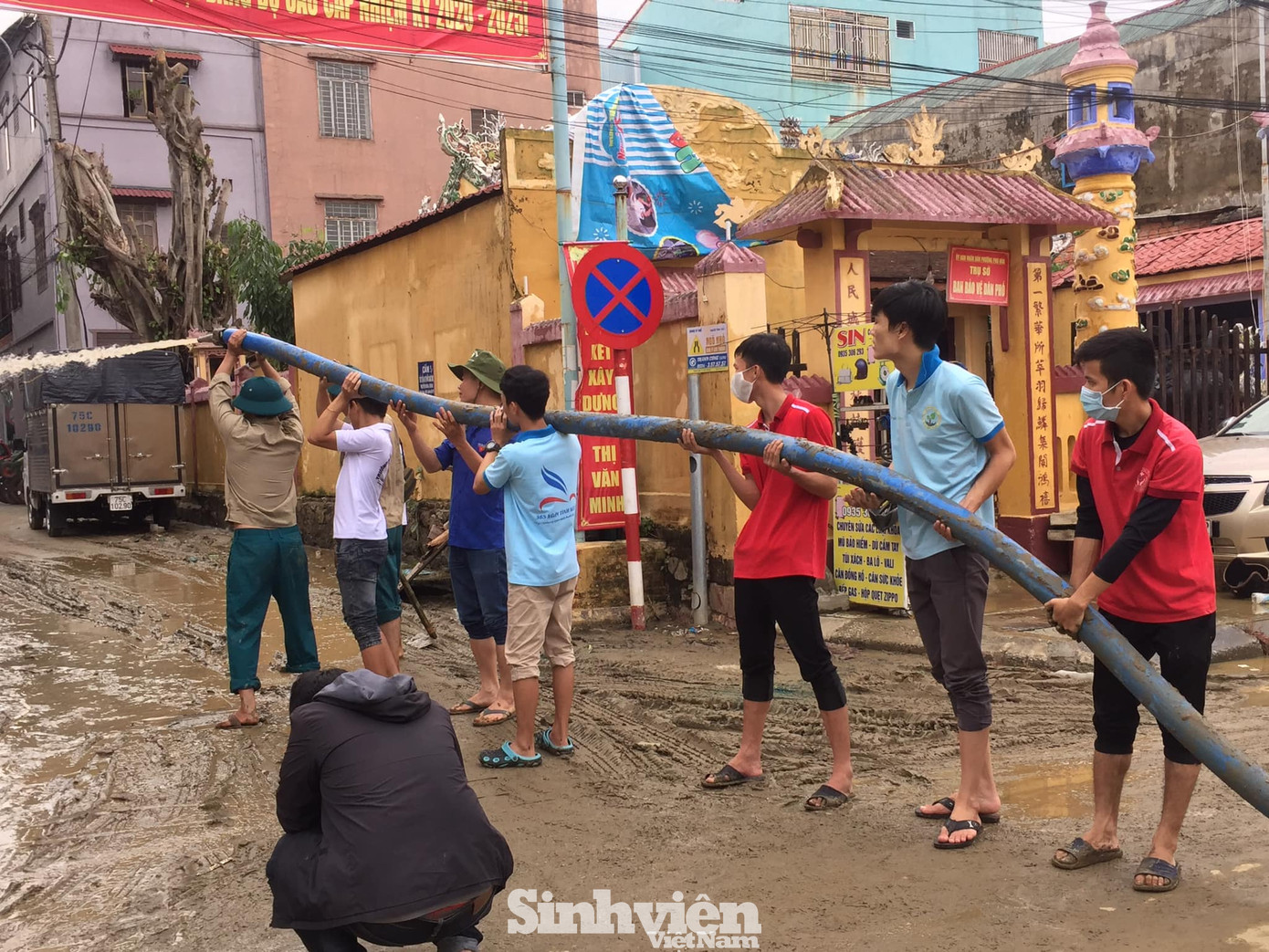 Các trường đại học tại Huế, Đà Nẵng đảm bảo đời sống cho sinh viên mùa mưa bão ảnh 1