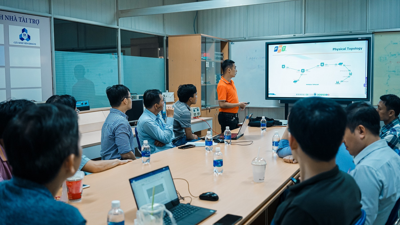 FPT Telecom tặng phòng lab cho 4 trường đại học ảnh 3