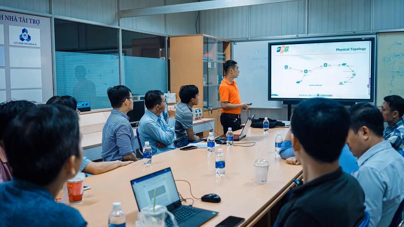 FPT Telecom tặng phòng lab cho 4 trường đại học ảnh 3