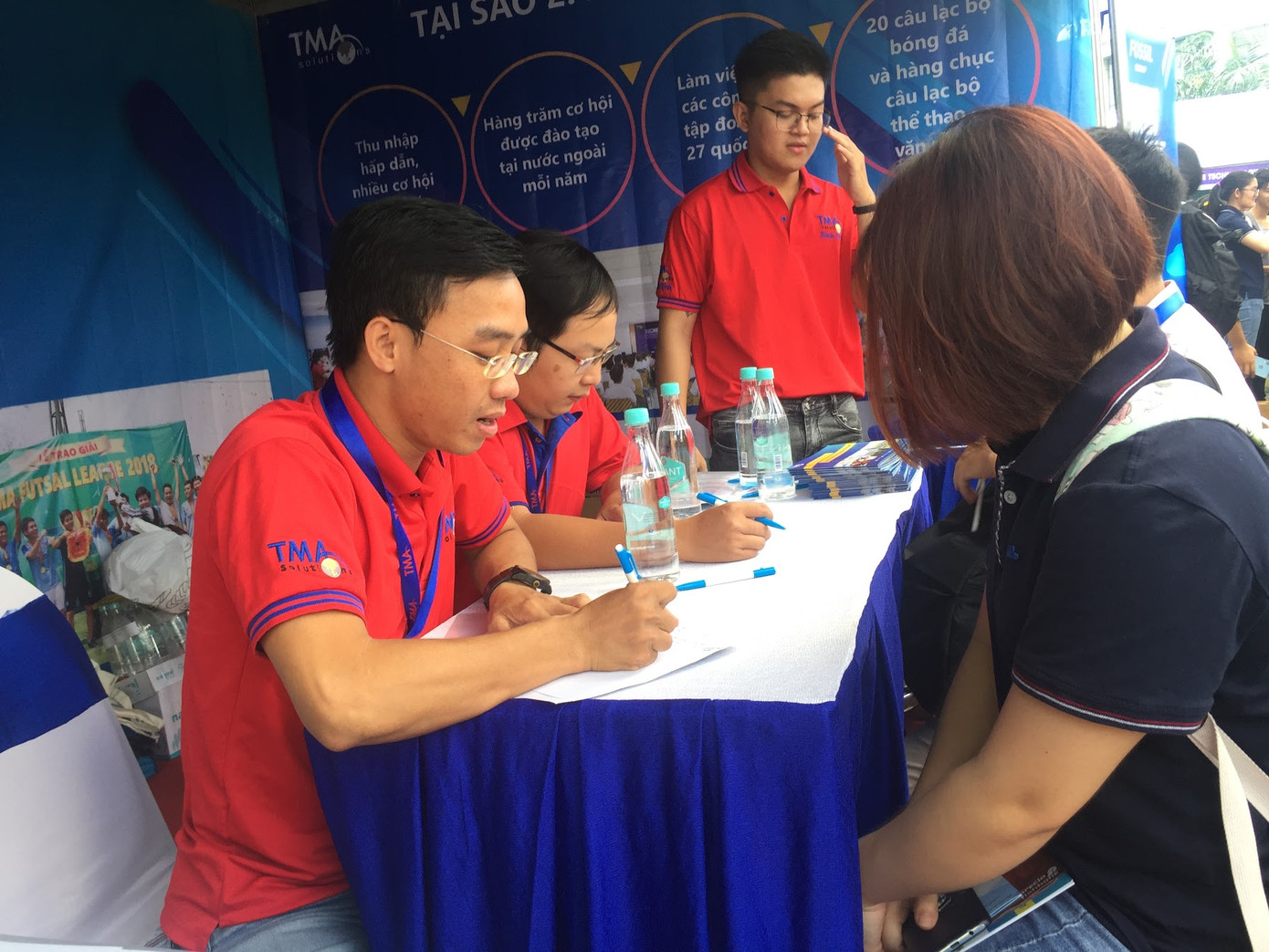 25 doanh nghiệp tiếp cận sinh viên UIT ảnh 1