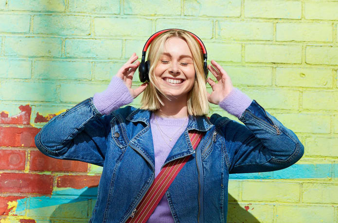 Tai nghe không dây dùng năng lượng Mặt Trời ảnh 1