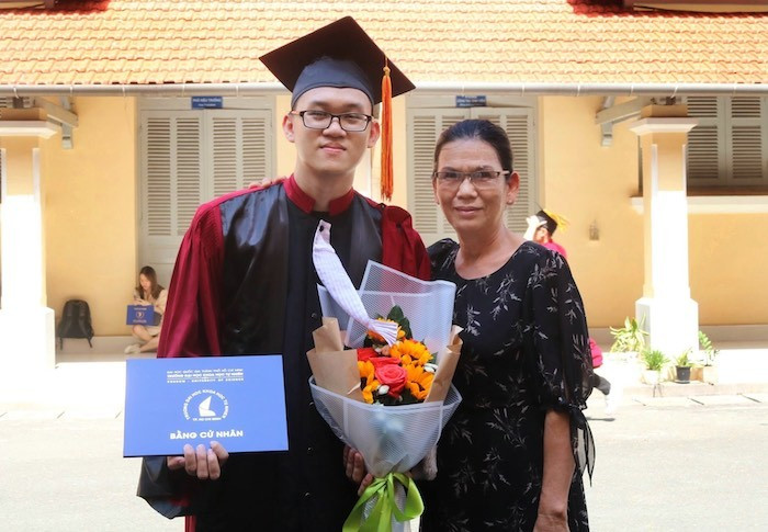 Thủ khoa “hai đầu” ở trường ĐH KHTN (ĐHQG TP. HCM) và bài tâm sự cảm động ngày tốt nghiệp ảnh 2