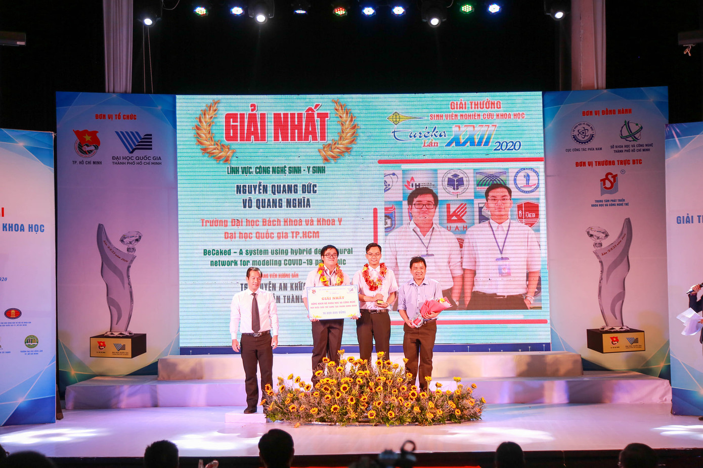 Hai sáng tạo “đỉnh” nhất trong cuộc chiến chống COVID-19 của người trẻ Việt năm 2020 ảnh 1