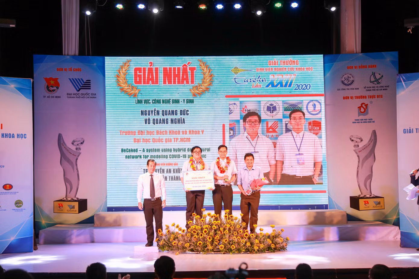 Hai sáng tạo “đỉnh” nhất trong cuộc chiến chống COVID-19 của người trẻ Việt năm 2020 ảnh 1