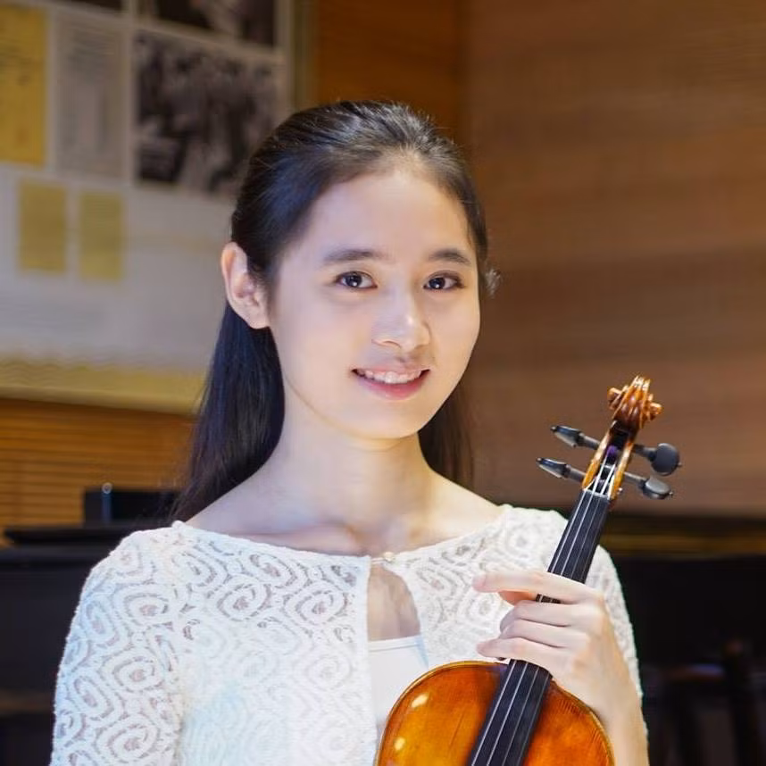 Nghệ sĩ violin Hoàng Hồ Khánh Vân: Tìm năng lượng tích cực từ âm nhạc cổ điển ảnh 1