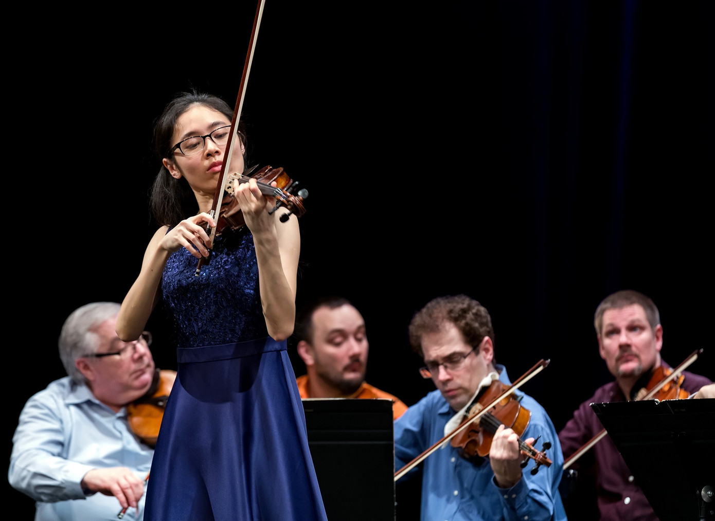 Nghệ sĩ violin Hoàng Hồ Khánh Vân: Tìm năng lượng tích cực từ âm nhạc cổ điển ảnh 3