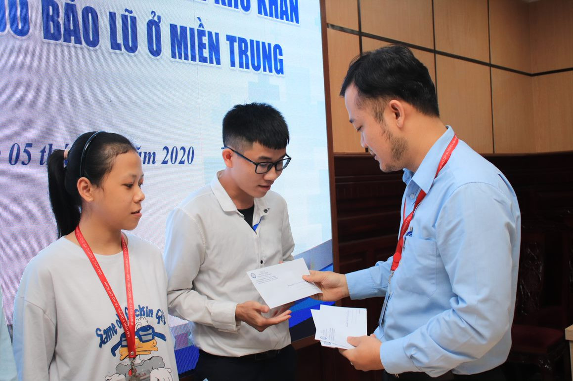 Bão đã qua, xót xa ở lại, nhiều trường đại học vẫn hỗ trợ sinh viên theo học ảnh 2