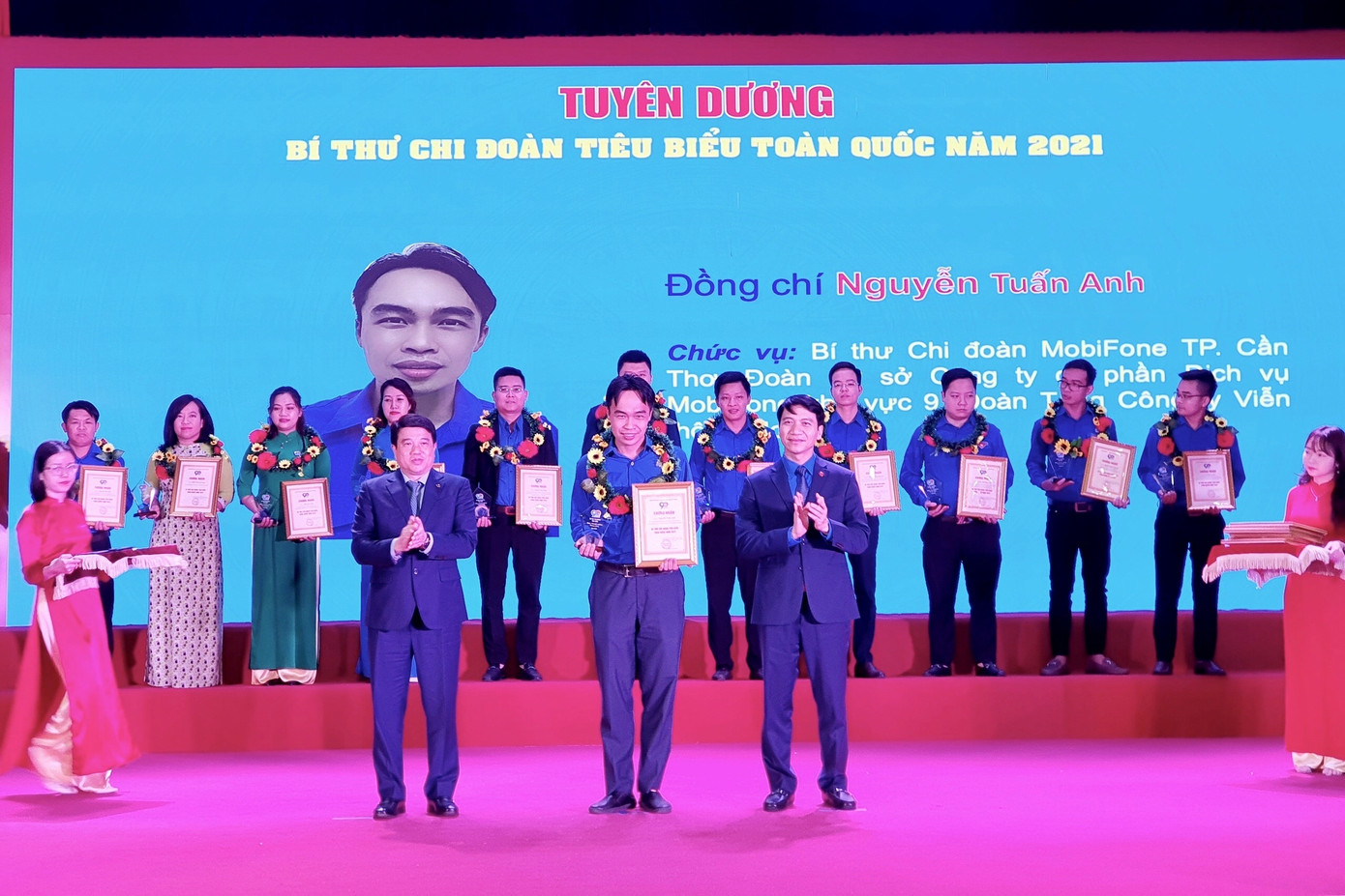 Tuyên dương 90 Chi đoàn mạnh, Bí thư chi đoàn tiêu biểu ảnh 1