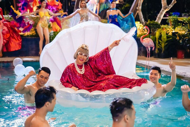 Gái già lắm chiêu ăn theo phim Mỹ đến đâu? ảnh 5