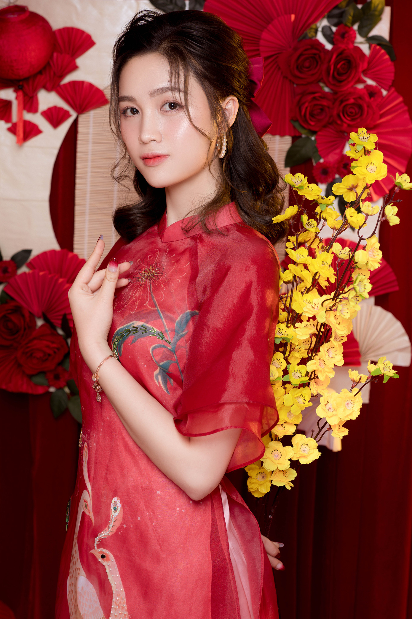 Hot girl xứ Nghệ là Hoa khôi Đại học Quốc gia khoe nhan sắc ngọt ngào trong tà áo dài truyền thống ảnh 15