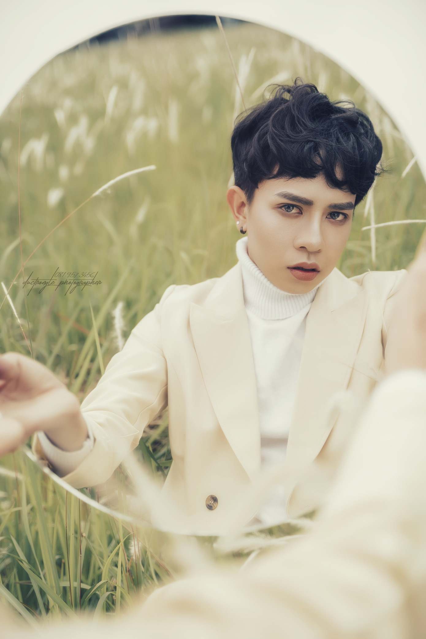 Không ai trải sẵn hoa hồng cho bạn bước tới ảnh 3