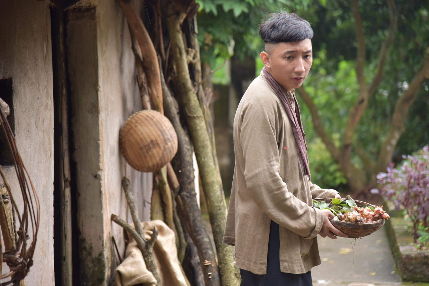 Chàng trai chăn gà được mời diễn trong phim điện ảnh Cậu Vàng ảnh 5