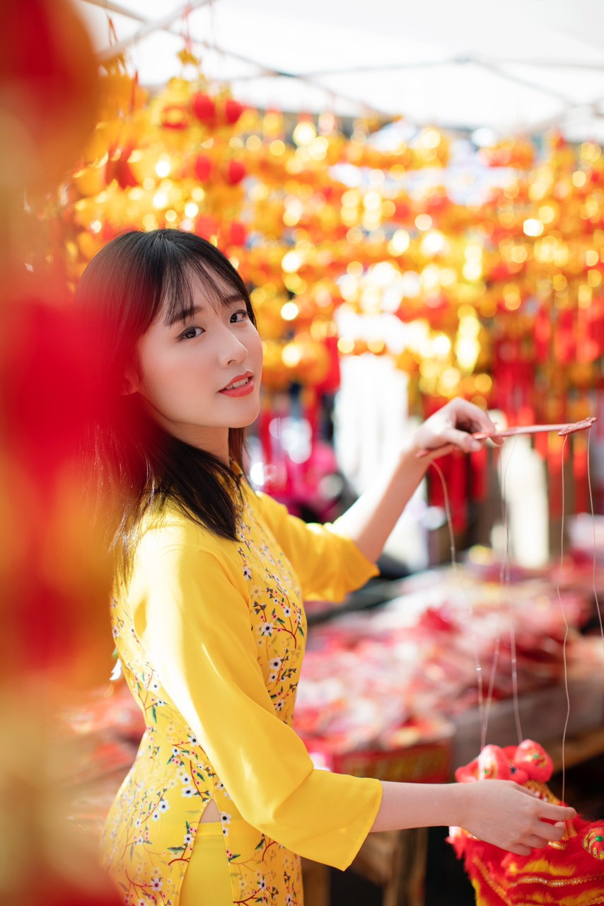 Rực rỡ sắc vàng với bộ ảnh áo dài Việt Nam đón Tết của du học sinh tại Mỹ ảnh 8