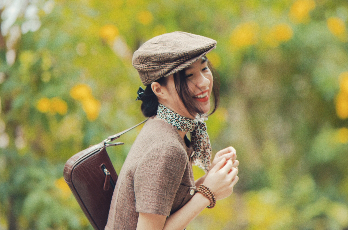 Xúc động về “người cha” bán ổi – Nữ giảng viên xinh đẹp nhận “bão view” trên tiktok ảnh 10