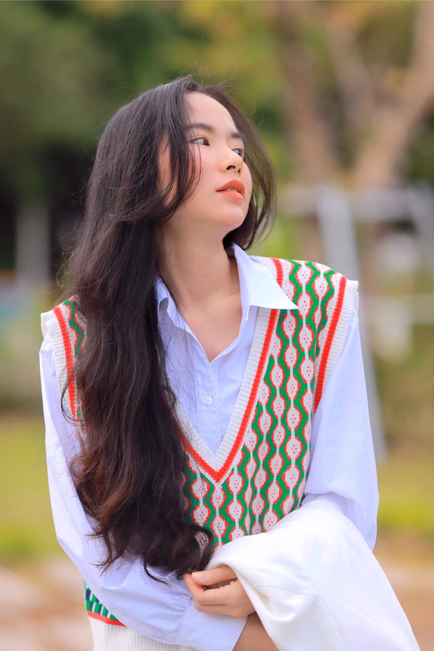Xúc động về “người cha” bán ổi – Nữ giảng viên xinh đẹp nhận “bão view” trên tiktok ảnh 14
