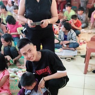 Một Streamer “ghiền” làm từ thiện ảnh 9