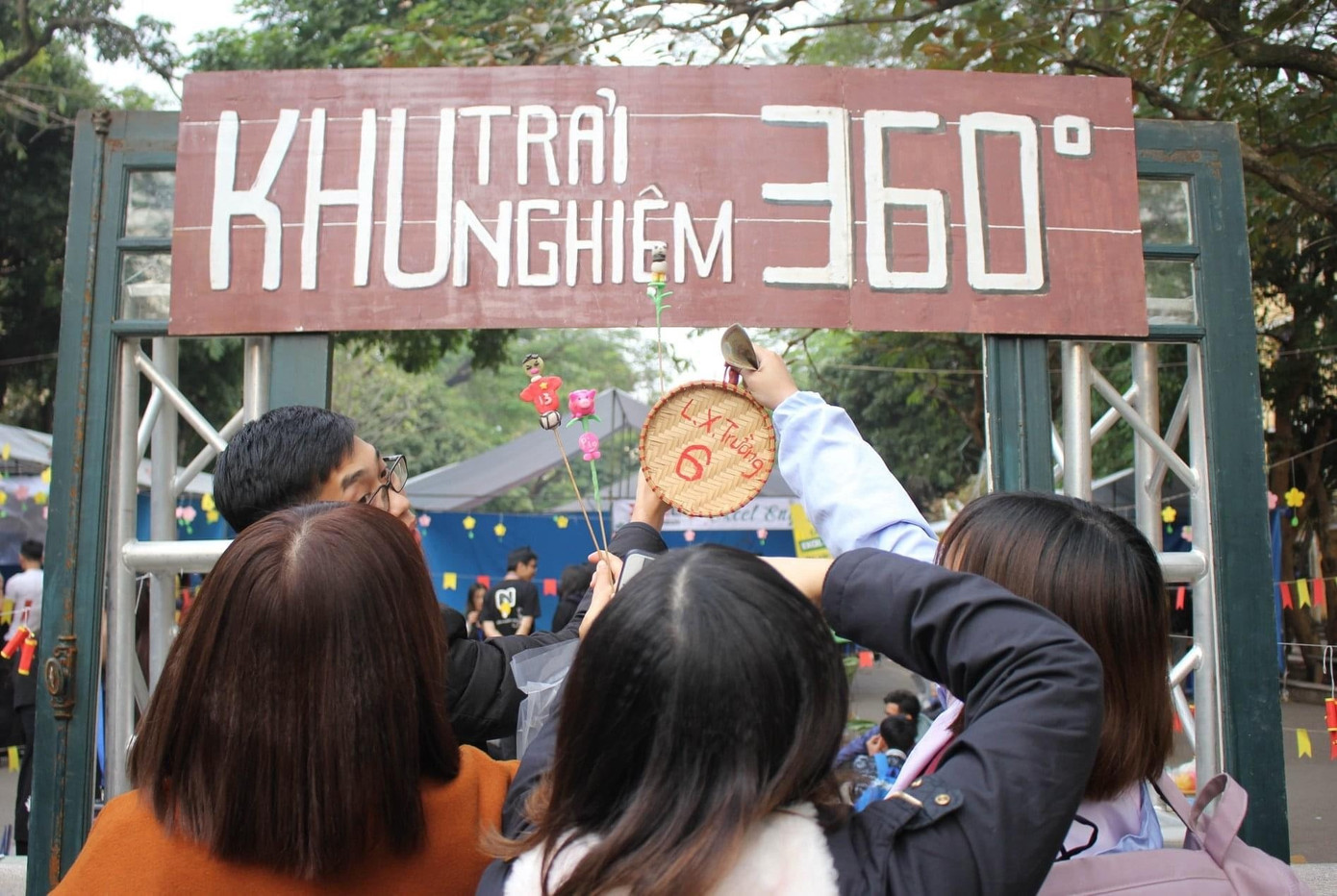 Sinh viên Kinh tế Quốc dân háo hức đón năm mới với “360 độ Xuân” ảnh 1