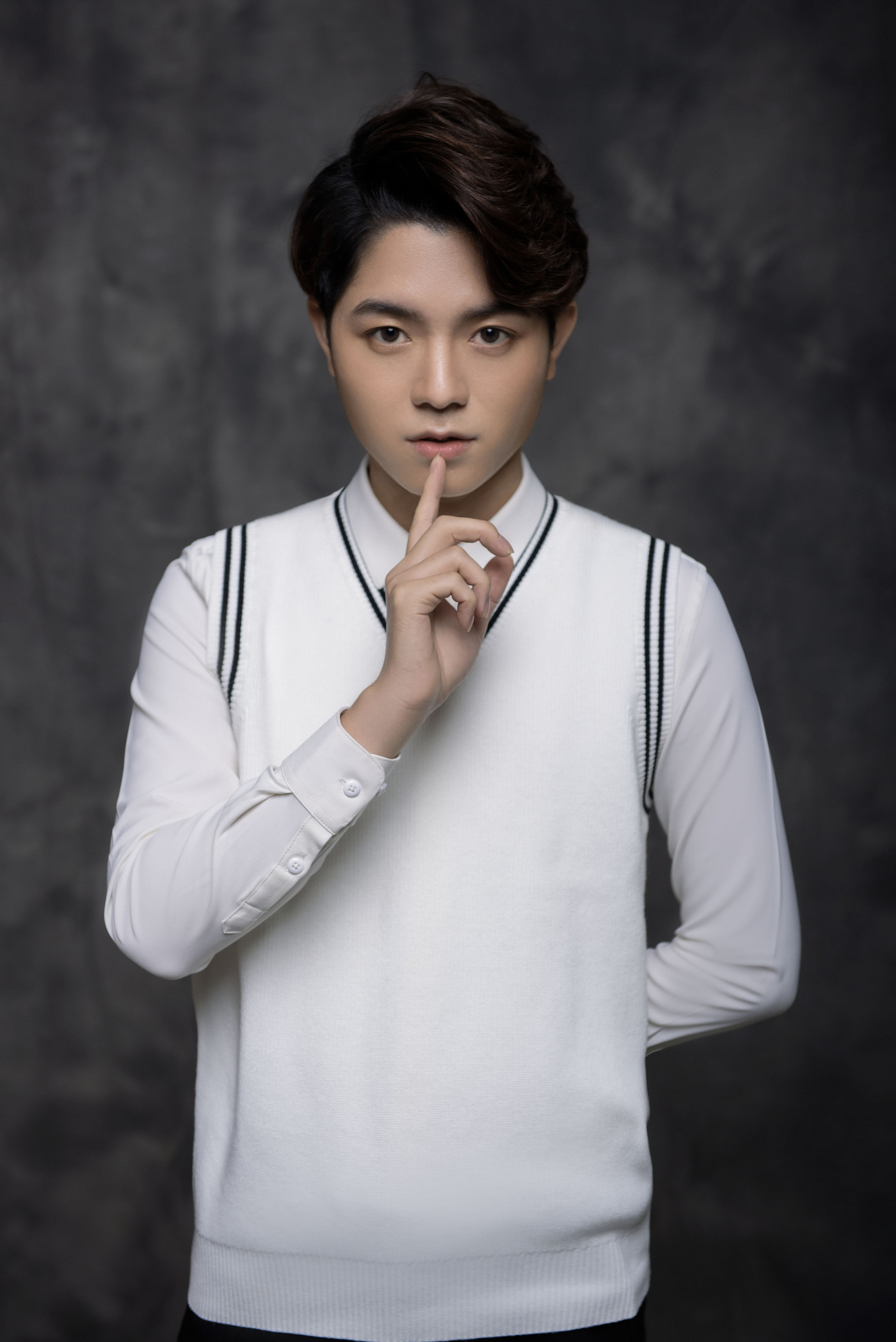 Tuấn Khanh: Đẹp trai chuẩn soái ca trong bộ ảnh mới ảnh 9