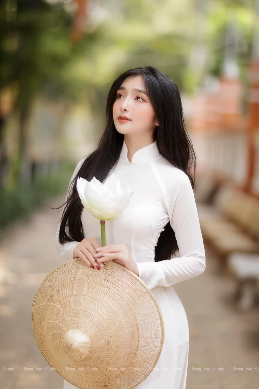 Ngỡ ngàng với nhan sắc tựa “sương mai” của cô nàng Makeup Artist ảnh 1