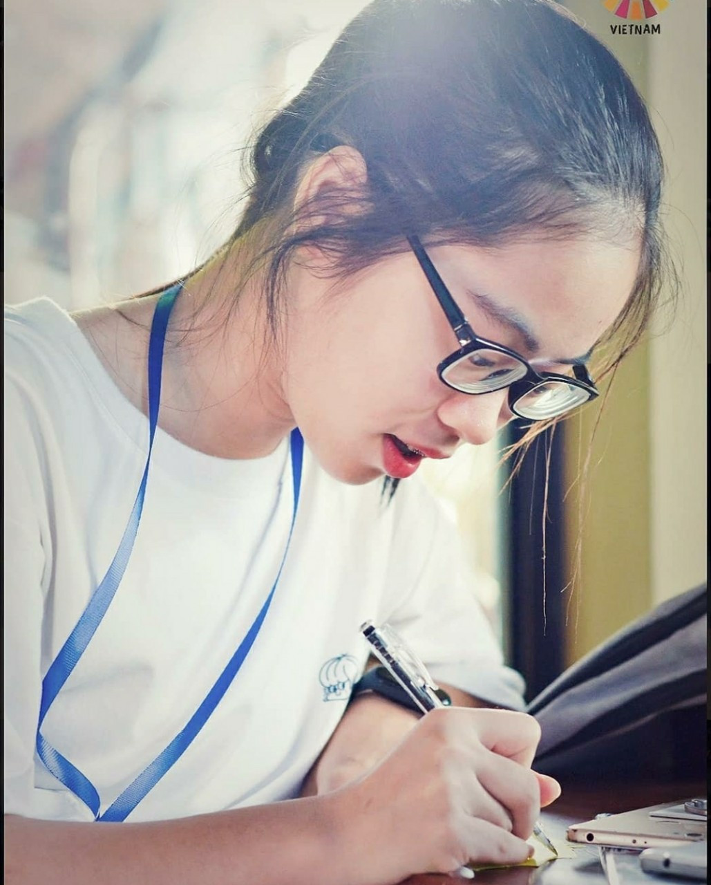 Nữ sinh Quảng Trị 15 tuổi thông thạo 7 thứ tiếng là quán quân cuộc thi lồng tiếng ảnh 2