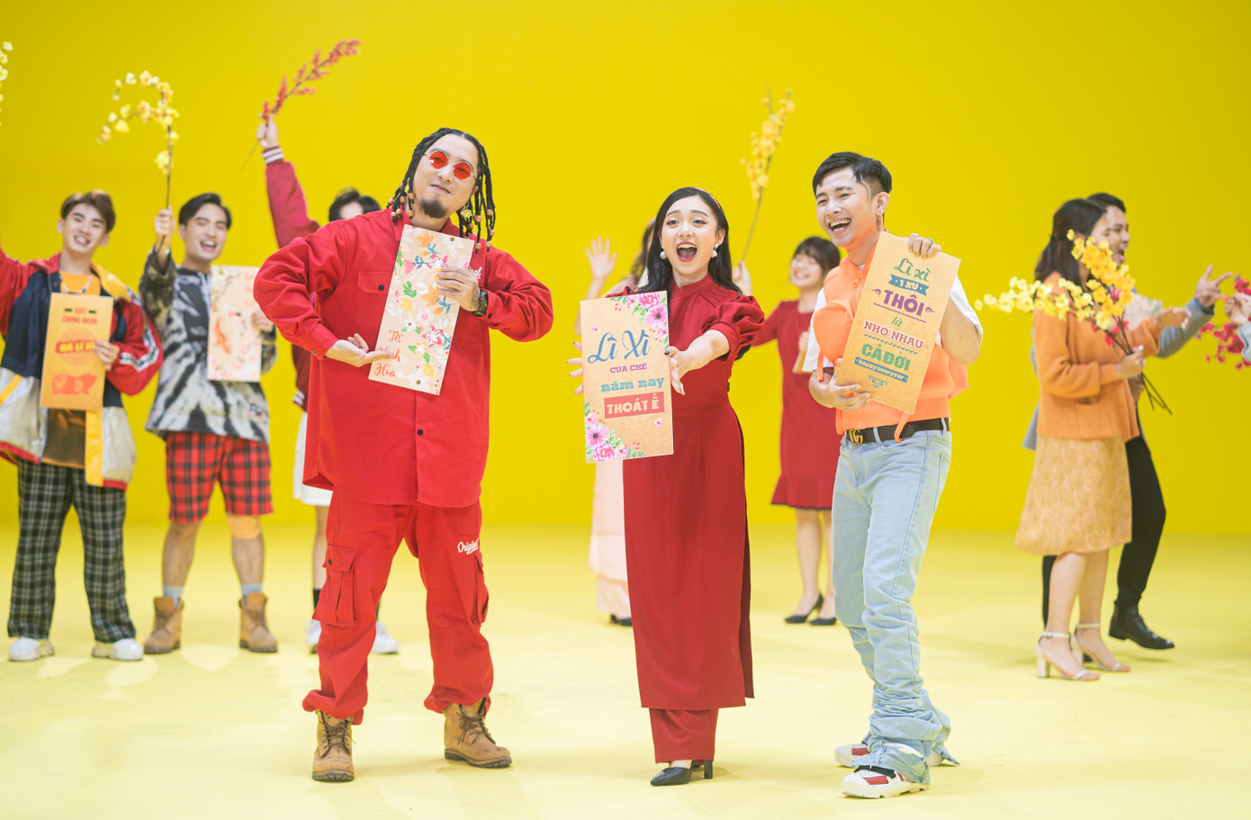 MC Phương Thảo gây điên đảo với “Tết an yên đừng hỏi kém duyên” ảnh 1