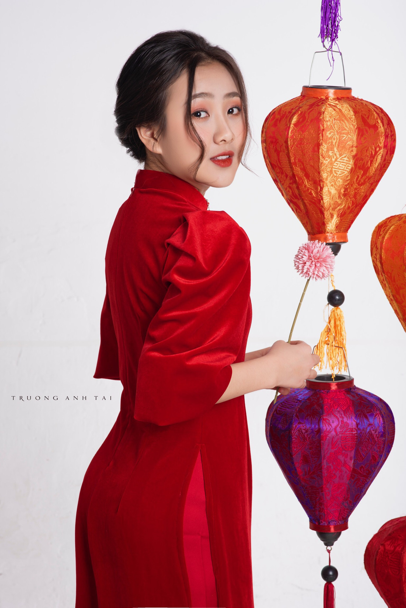 Ngắm nhìn bộ ảnh lung linh sắc đỏ của nữ sinh Đại học Thăng Long xinh như búp bê ảnh 5