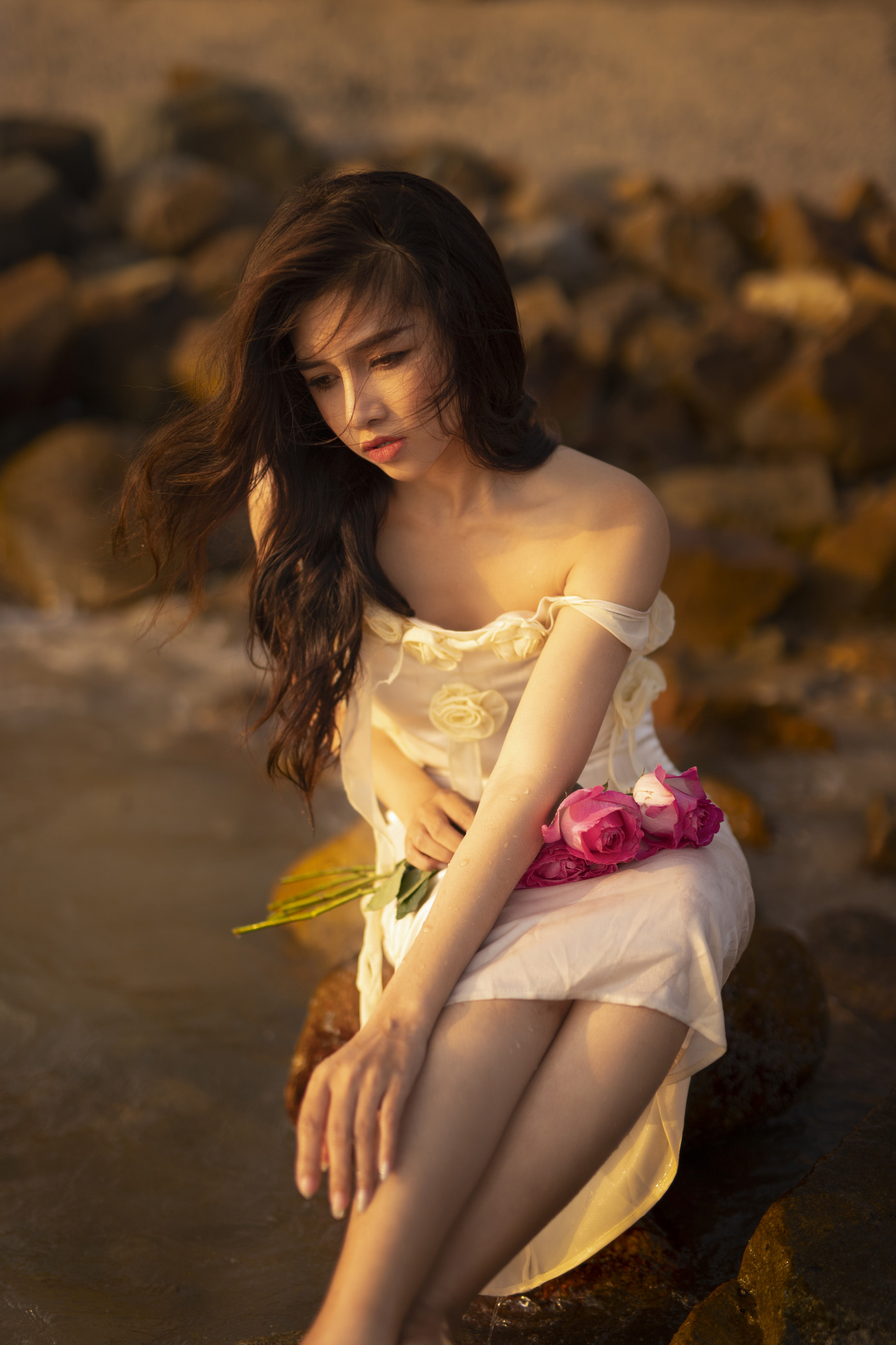 Vẻ đẹp hút hồn của hot girl Đắk Lắk dưới ánh hoàng hôn ảnh 4