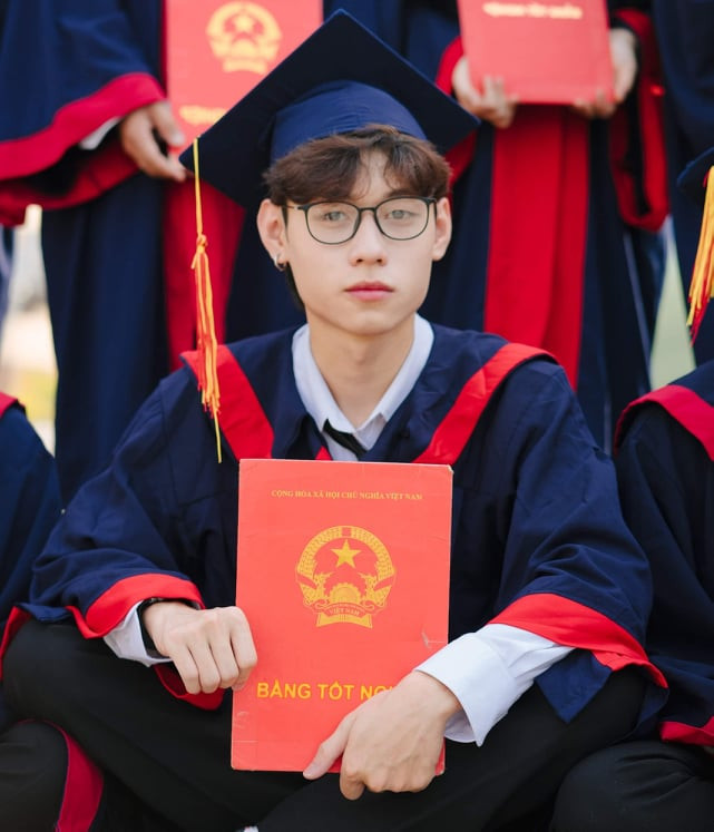 Hotboy HLU - Thành viên Bộ tộc Mixigaming: Học Luật để thay mẹ thực hiện ước mơ. ảnh 1