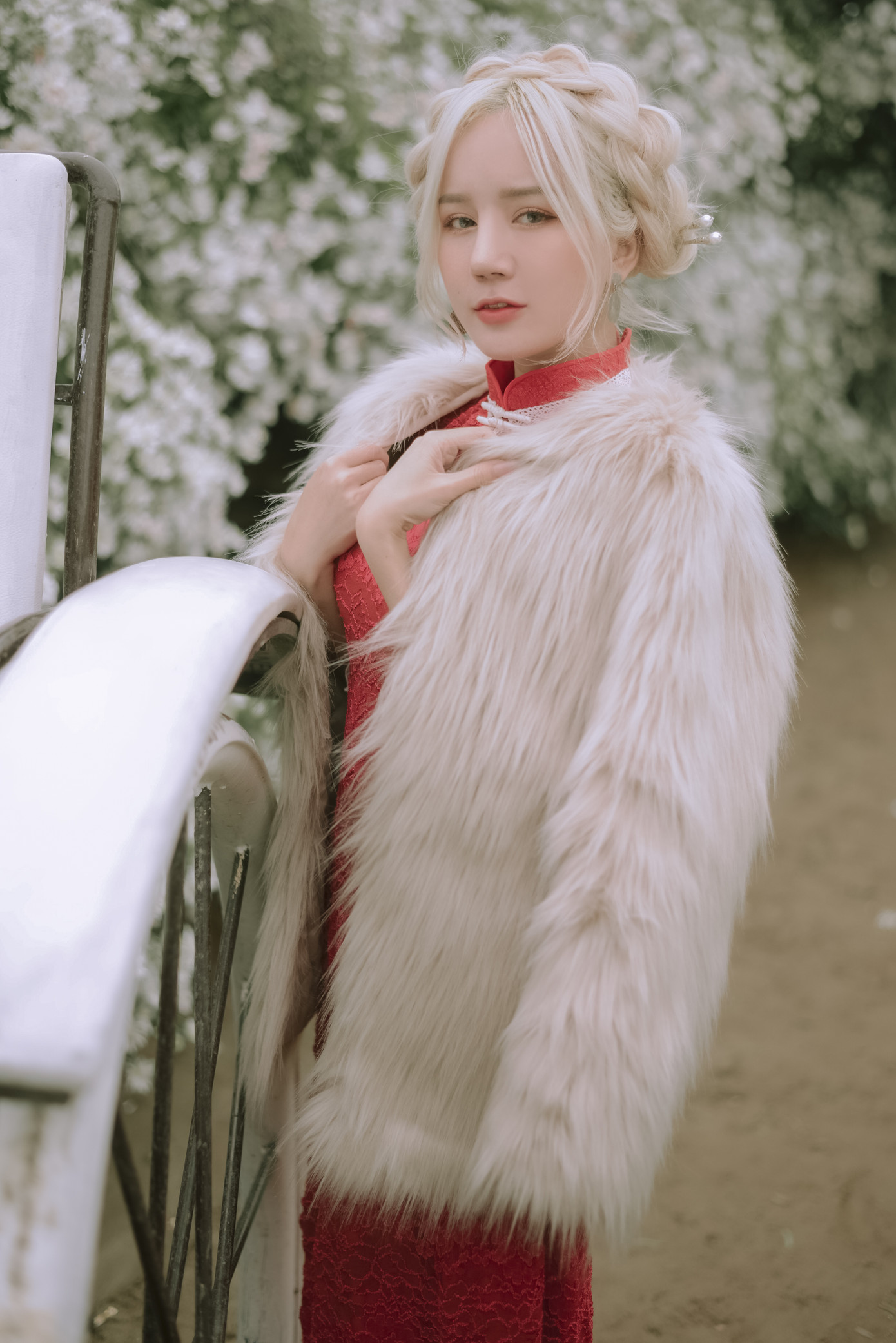 Hot girl Nghệ An có mái tóc bạch kim được mệnh danh “Thần tiên tỷ tỷ” phiên bản Việt mặc đồ gì đi chơi Tết? ảnh 6