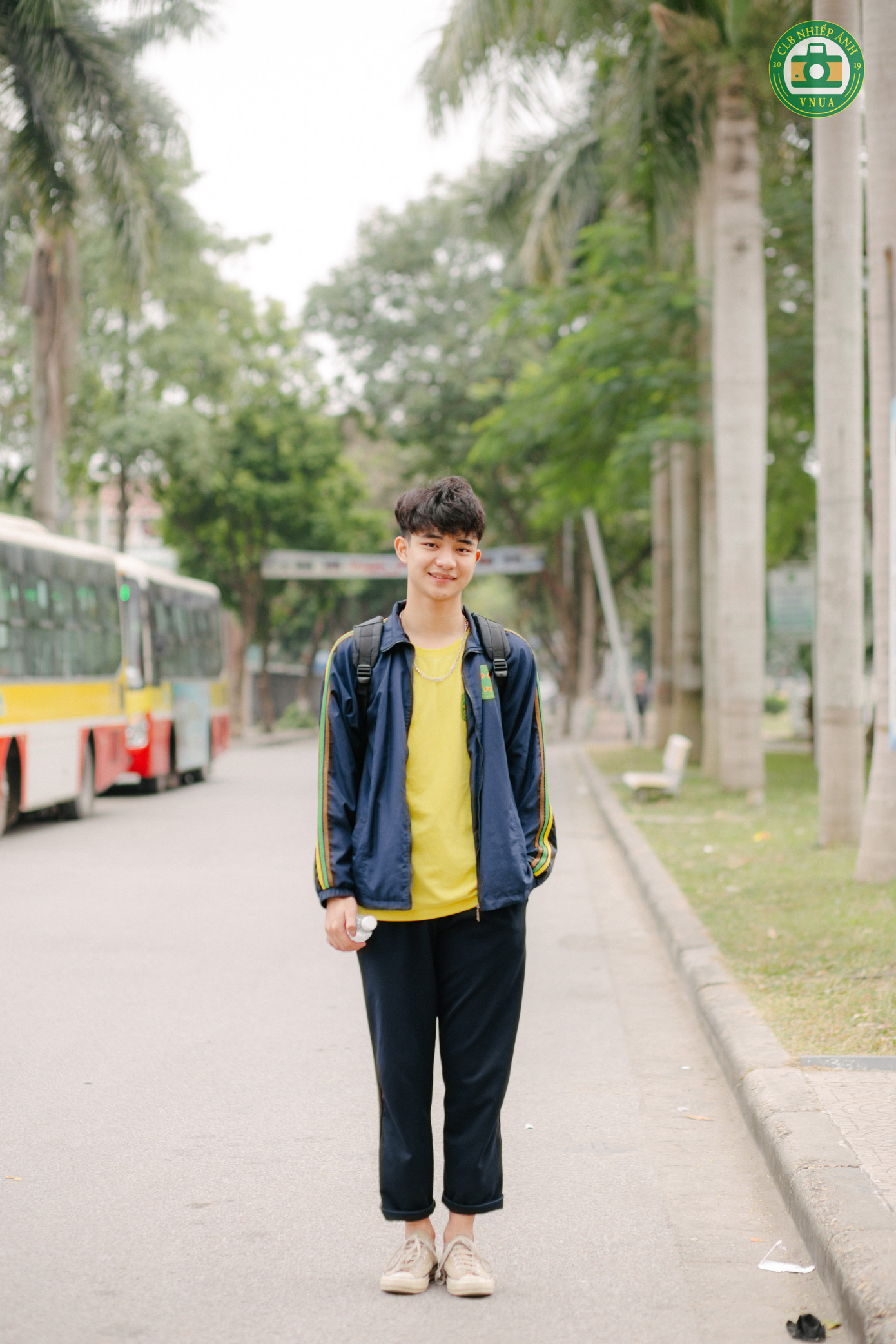 Nam sinh Học viện Nông nghiệp hóa “tiểu thịt tươi” trong đồng phục trường ảnh 6