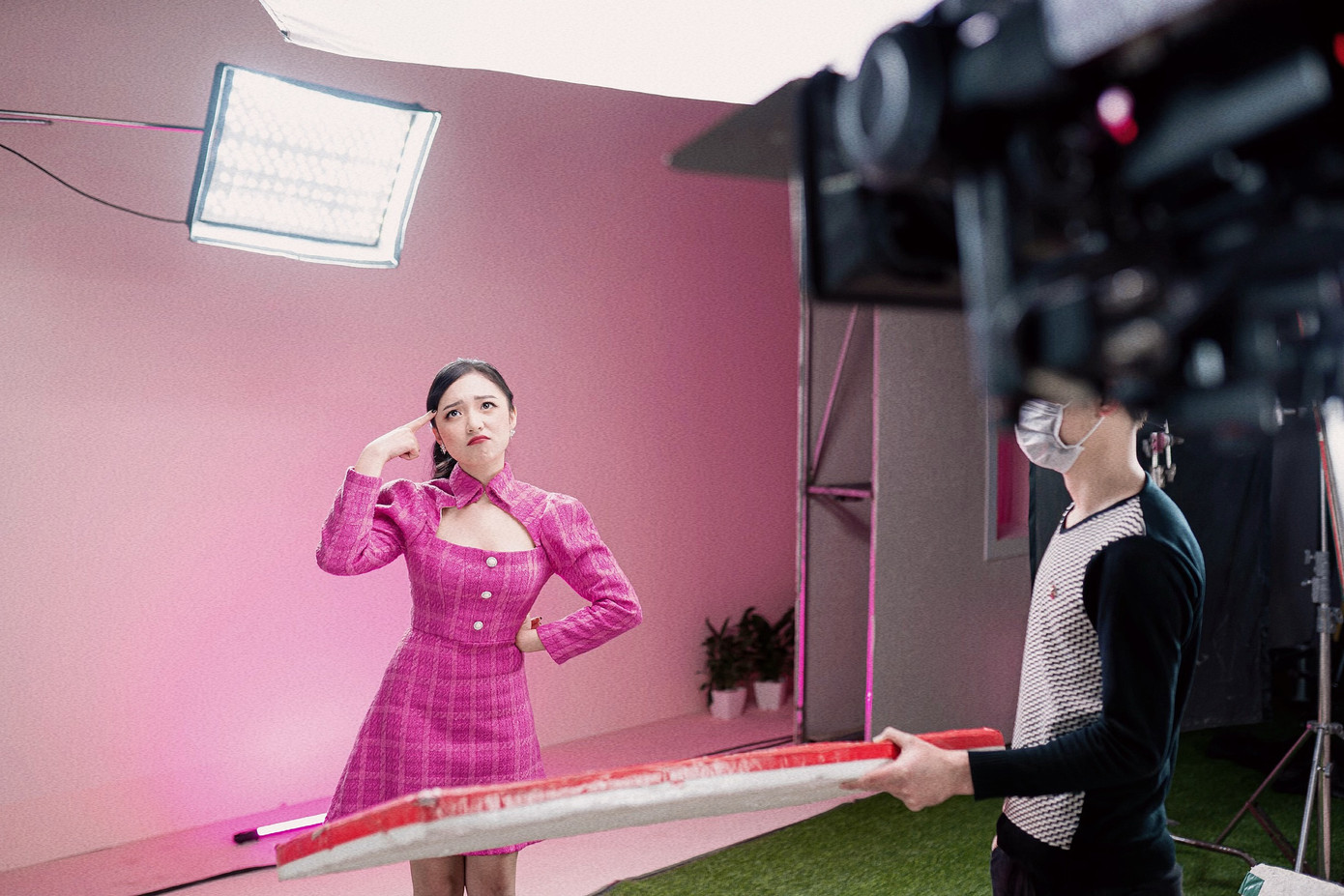 MC Phương Thảo gây điên đảo với “Tết an yên đừng hỏi kém duyên” ảnh 8